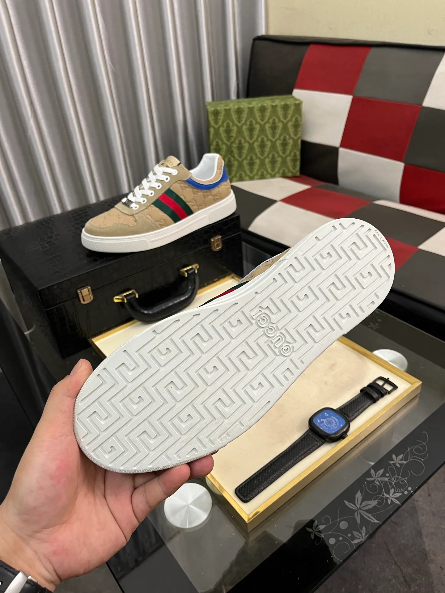 Men's Men's Shoes💰440⌚️⌚️【GUCCI】Gucci men's latest white shoe series casual shoes! The official website is built 1:1. Upper: Made of imported cowhide, with electric embroidery ➕Inner lining: Made of high-quality first-layer pigskin, soft and comfortable. Picky material selection and exquisite workmanship give you the best enjoyment. Size: 38-44 yards, 3️⃣ colors available.